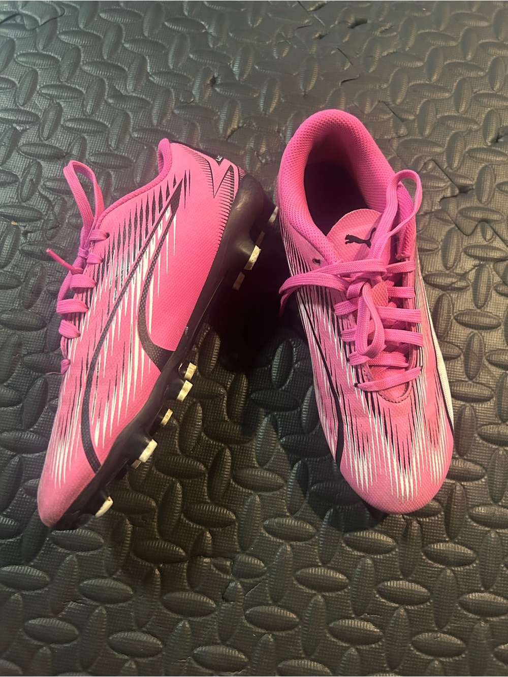 Puma Girls’ Ultra Lace Up Soccer Cleats, Pink, size 3.5